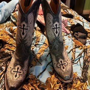 Western boots they are nice boots just dont wear them much teen size 5/2